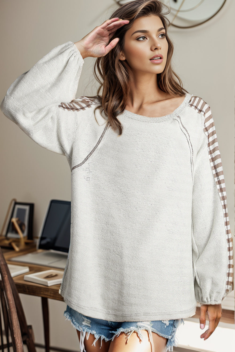 Contrast Stitching Round Neck Long Sleeve T-Shirt